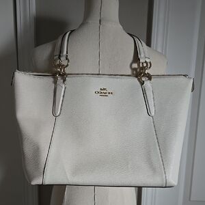 Shop Closing Coach Cream Leather Tote Bag